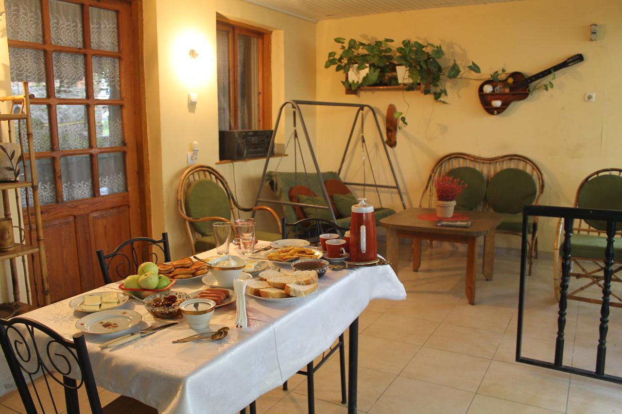 The Kiwi House Hotel Лагодехи Екстериор снимка