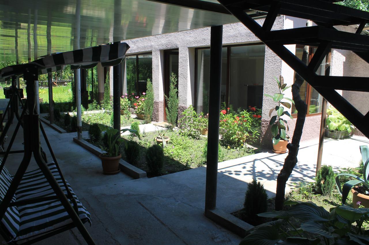 The Kiwi House Hotel Лагодехи Екстериор снимка