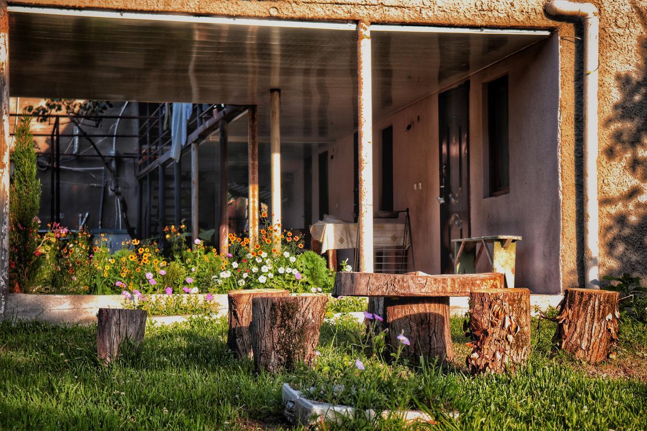 The Kiwi House Hotel Лагодехи Екстериор снимка
