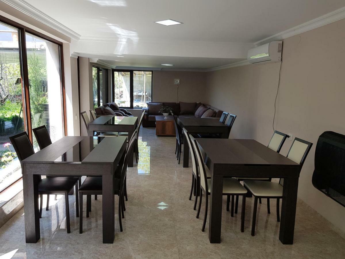 The Kiwi House Hotel Лагодехи Екстериор снимка