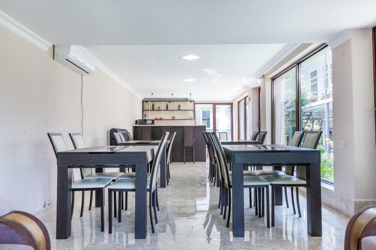 The Kiwi House Hotel Лагодехи Екстериор снимка