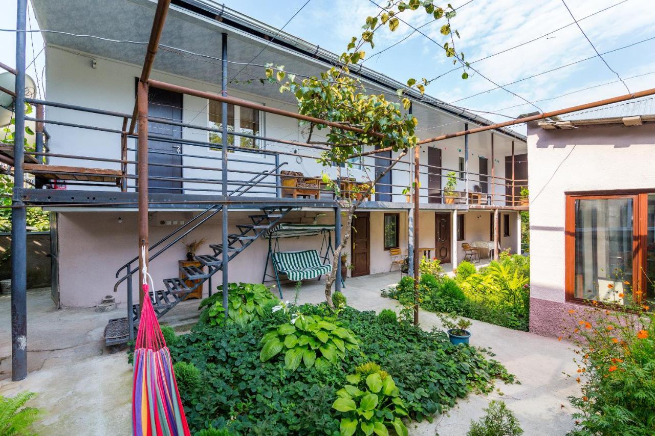 The Kiwi House Hotel Лагодехи Екстериор снимка